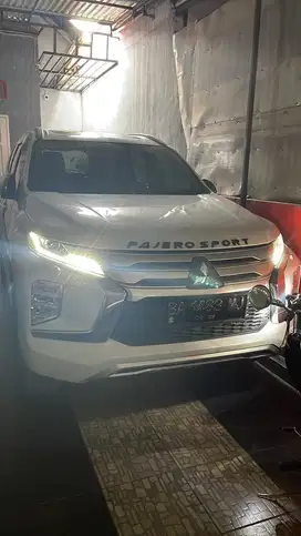 Pajero sport 2021 Km Low 15 k