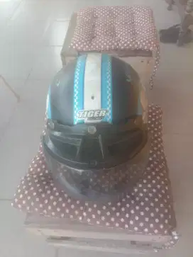 Helm Bogo bergambar doraemon (SNI) lecet pemakain