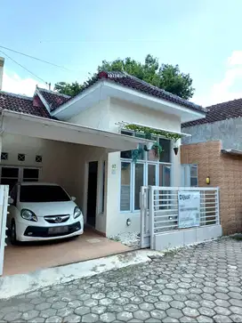 Rumah  Terawat dekat Jalan Raya Kadisoka Purwomartani