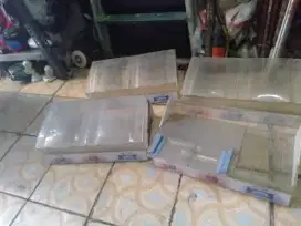 Se paket kotak khusus utk pajang min an ex toko tutup mgkn ada yg bth