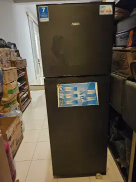 Kulkas merek Aqua