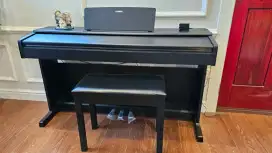 Piano Yamaha Arius