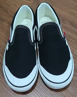 Sepatu Vans side strip