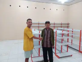 Rak toko dan minimarket bekas