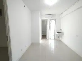 Sewa samping mall Apartemen 2 BR kosongan free IPL @