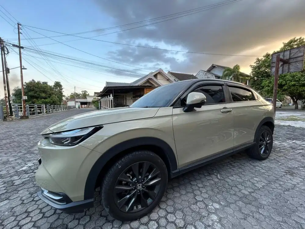 ISTIMEWA HRV SE TWO TONE 2023 Garansi Honda