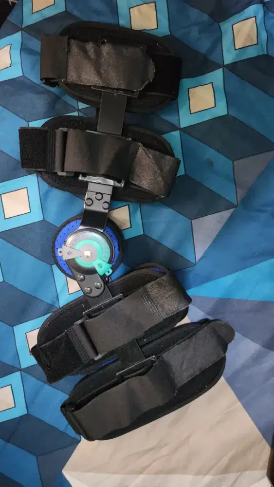 Knee Brace + Tongkat 2 Unit