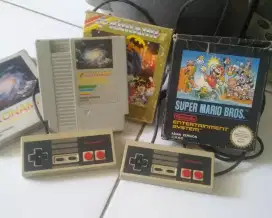 Nintendo NES '86 + Super Mario Bros + Cartridge Set