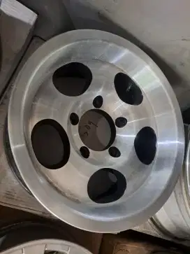 Velg R15 pcd 5x139 lebar 7 et10