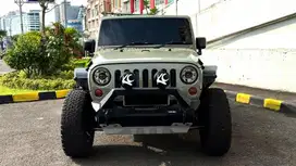 Jeep Wrangler Rubicon 3.6 2Door Full Option AT 2013 Putih/Stiker green