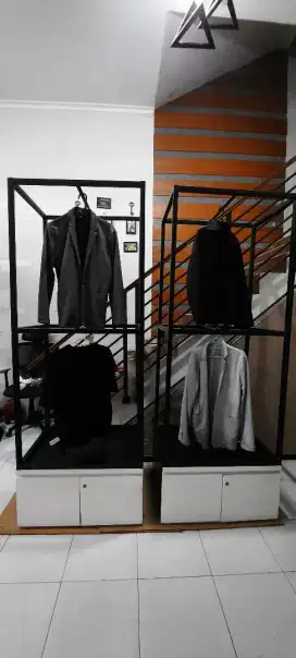 Lemari Display Baju