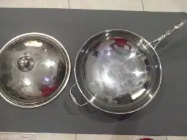 Wajan stainless besar dengan tutup