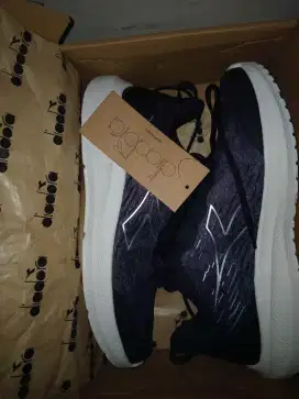 Sepatu diadora size 43