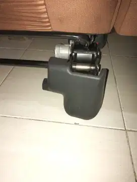 Tutup kaki jok tengah innova