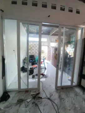 Menerima pemasangan partisi kusen aluminium untuk ruko