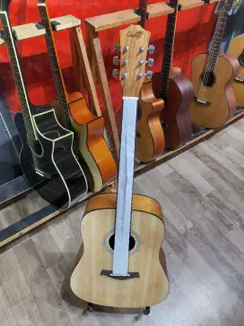 Gitar akustik original