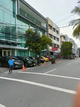 Disewakan  ruko 4 lt  dijalan juanda 3