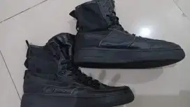 Koleksi pribadi Nike black size 44  box kebuang