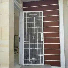 tralis pintu rumah dengan kasa nyamuk