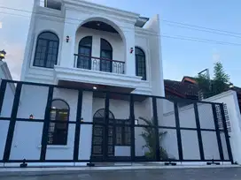 DIJUAL RUMAH BARU 2 LANTAI MODEL CLASSIC DEKAT BUDI MULIA