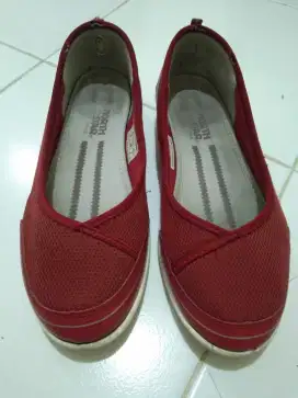 Sepatu slip on North Star