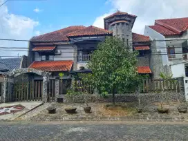 Rumah Etnis Murah Kawasan Elite Araya Row Jalan Lebar Luas 424 m2