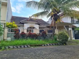Hunian Luas 240 m2 di Kawasan Elite Perumahan Araya Malang
