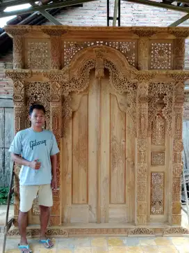 Gebyok pintu ukir