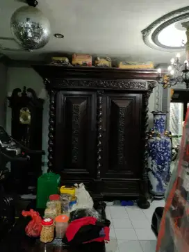 Lemari antik jati tua