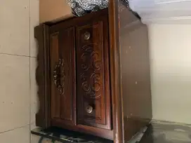 Nakas dari bahan kayu, klasik kokoh