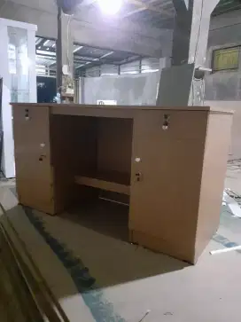 Meja kantor ukuran minimalis