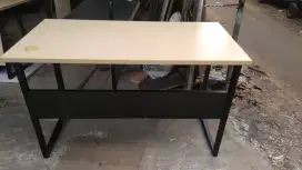 Set meja kerja dan kursi