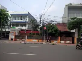 RUMAH  DI JALAN PROKLAMASI MENTENG JAKARTA PUSAT