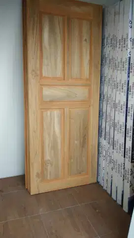 Pintu kamar kayu jati