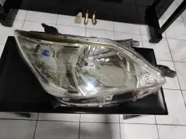 Lampu Depan / Head lamp Kijang Innova 2012 - 2014 . Kanan Original.