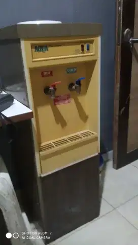 Dispenser panas dingin