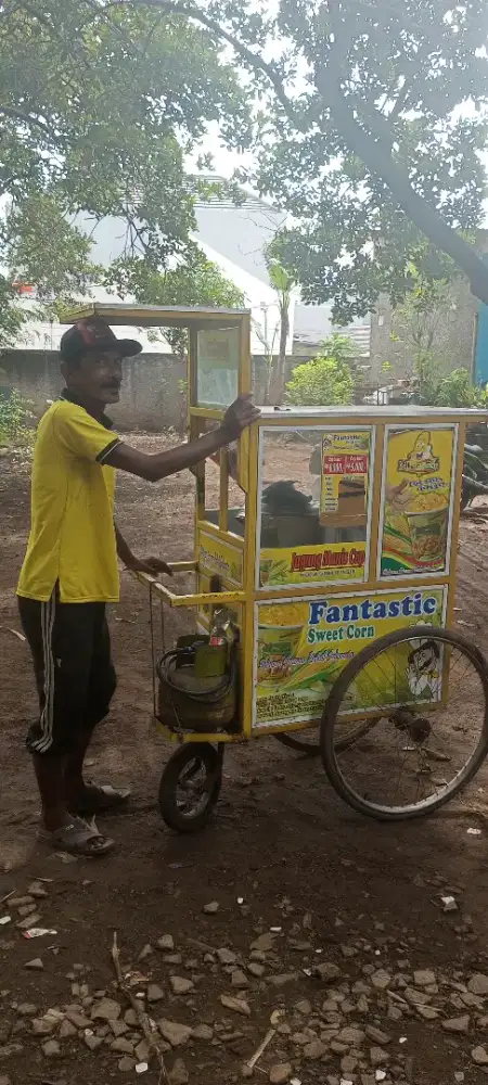 Jualan Jasuke gerobak keliling