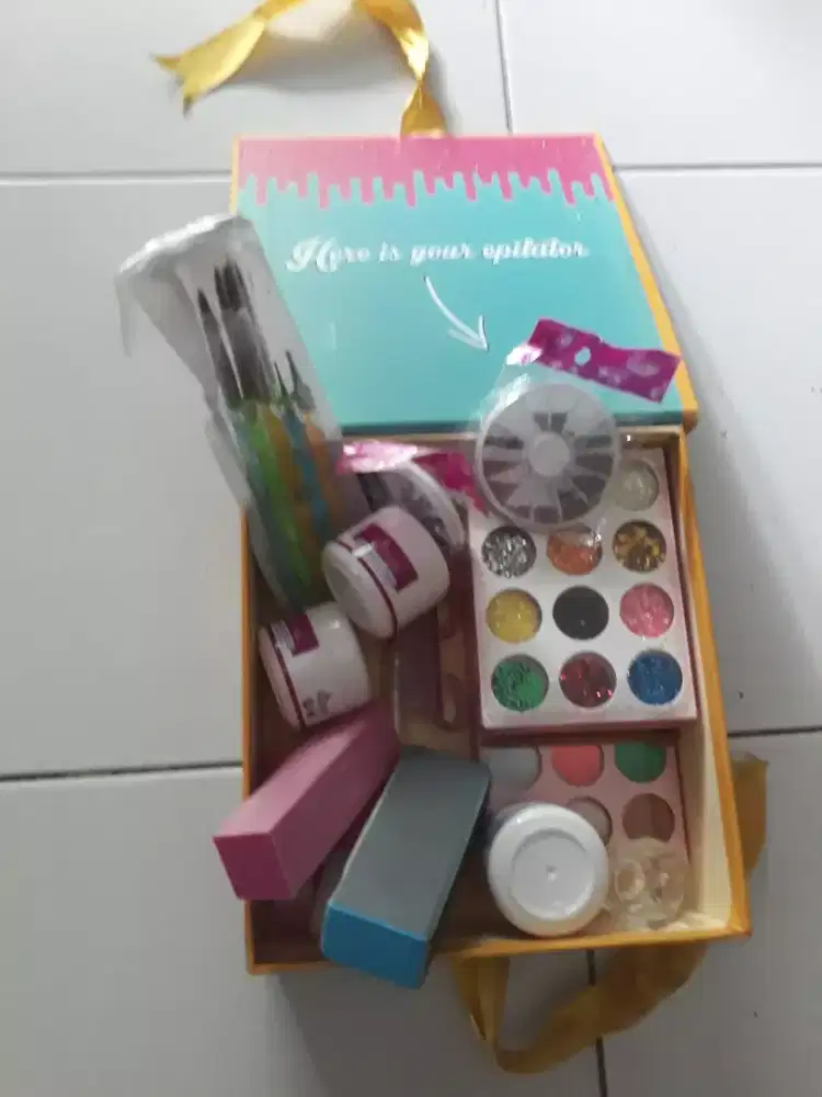 Satu Set Nail Art