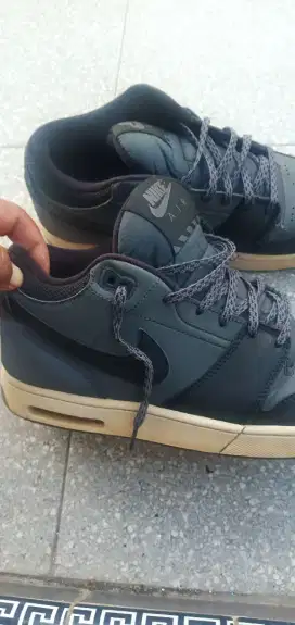 Sepatu nike air ukuran 42
