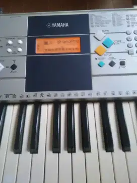 Keyboard YAMAHA PSR E323. Bs recording.touch reaponse.