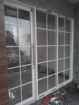 Partisi kaca alumunium