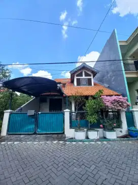 Jual Murah Bawah Pasar, Rumah Siap Huni di Karah Tama, Ketintang