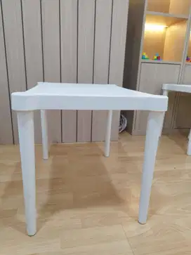 Di jual Meja belajar IKEA untuk anak