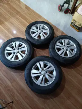 Velg Original Datsun Go R14 (155/70)