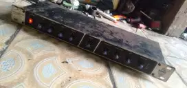 Se bh amplifier lawas kond hdp mgkn ada yg tertarik murah sj tuh