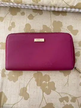 Dompet Furla warna Magenta