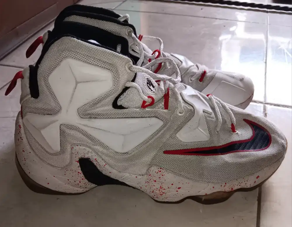 Nike lebron kondisi bagus size 41,5