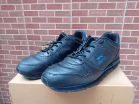 Sepatu sports sneakers tennis Slazenger 43