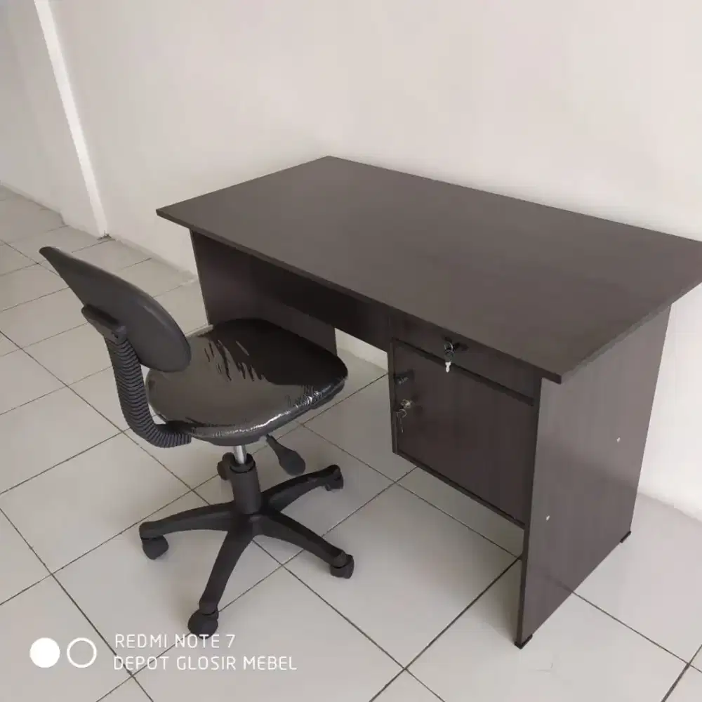 1 Set Meja Kantor + Kursi