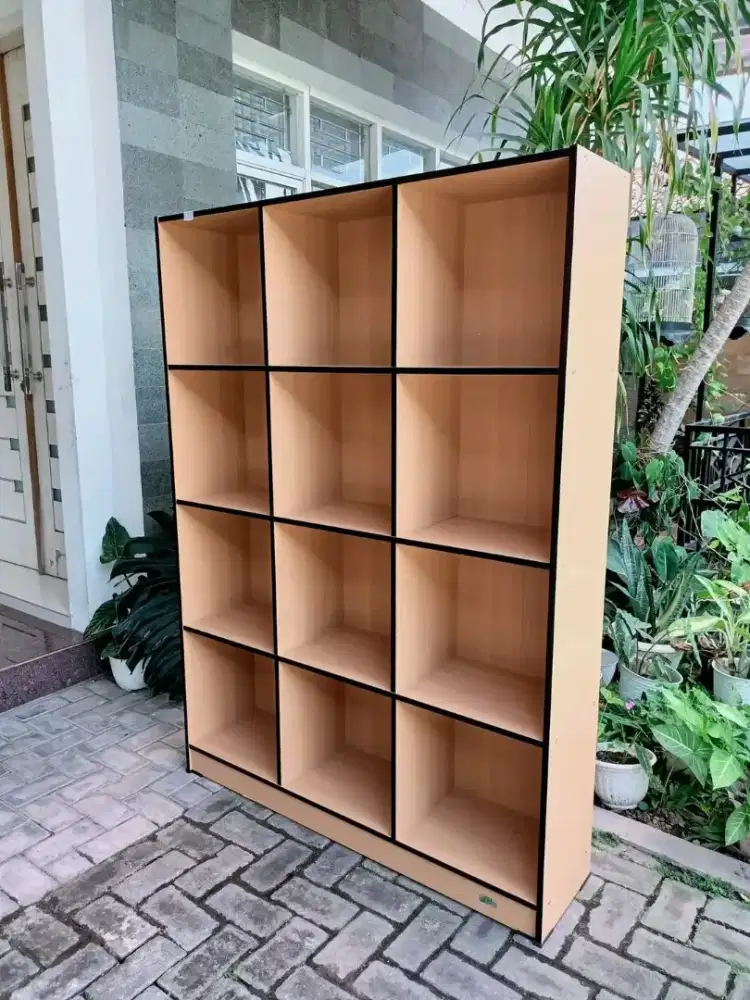 RAK SERBAGUNA 12 KOTAK